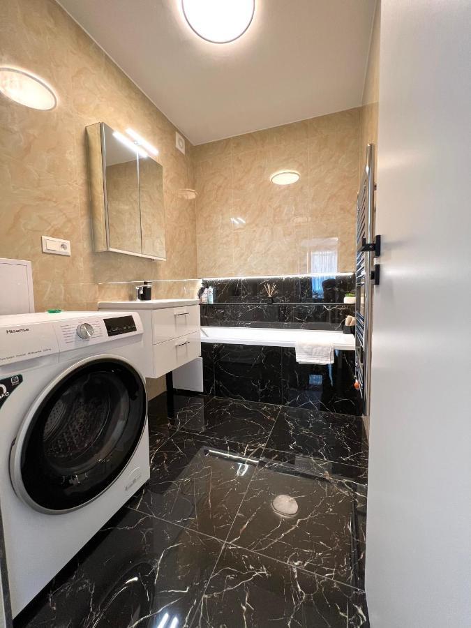 Apartment Robotnicka - 2 Bathrooms, 2 Bedrooms Банска-Бистрица Экстерьер фото