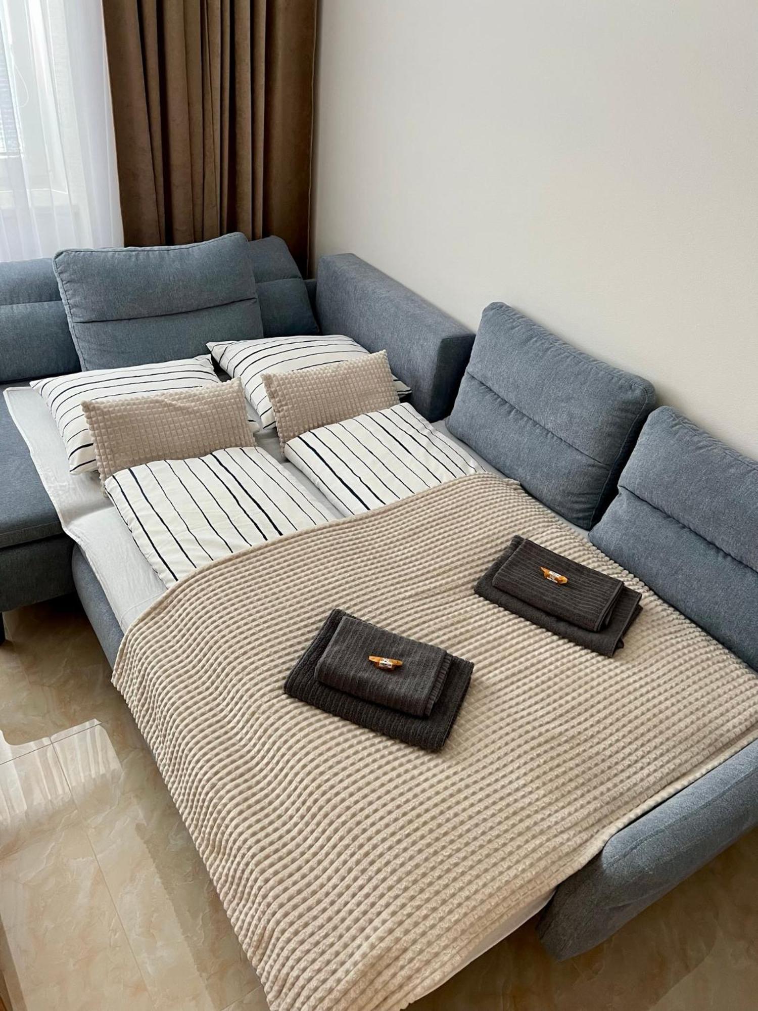 Apartment Robotnicka - 2 Bathrooms, 2 Bedrooms Банска-Бистрица Экстерьер фото
