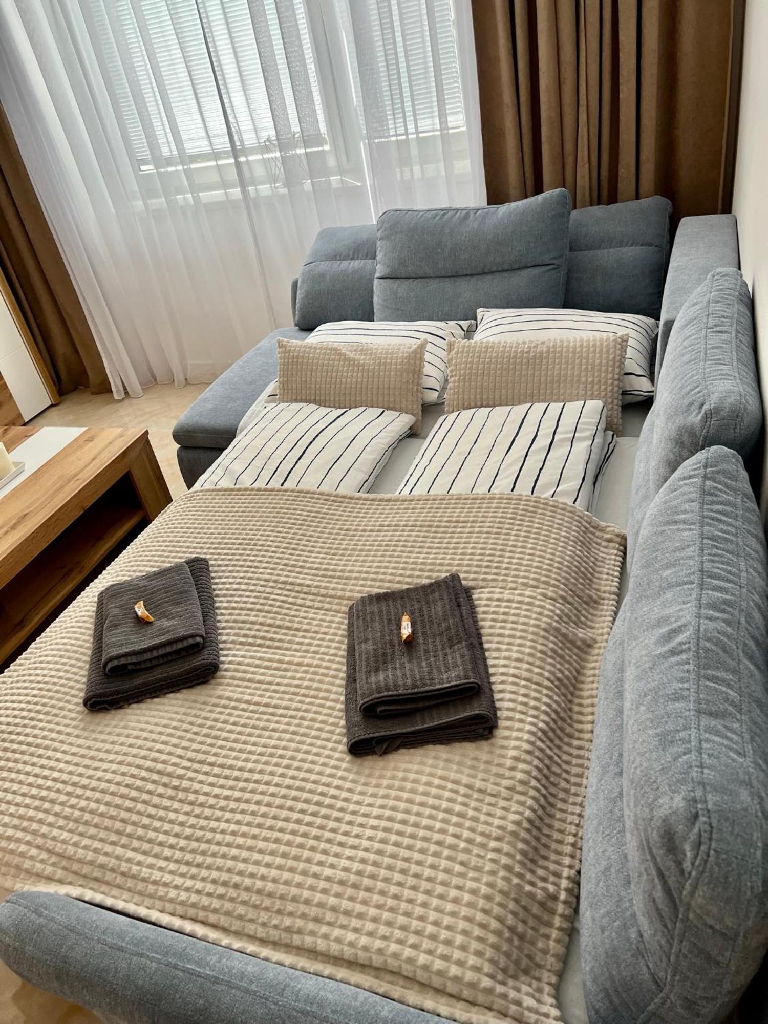 Apartment Robotnicka - 2 Bathrooms, 2 Bedrooms Банска-Бистрица Экстерьер фото